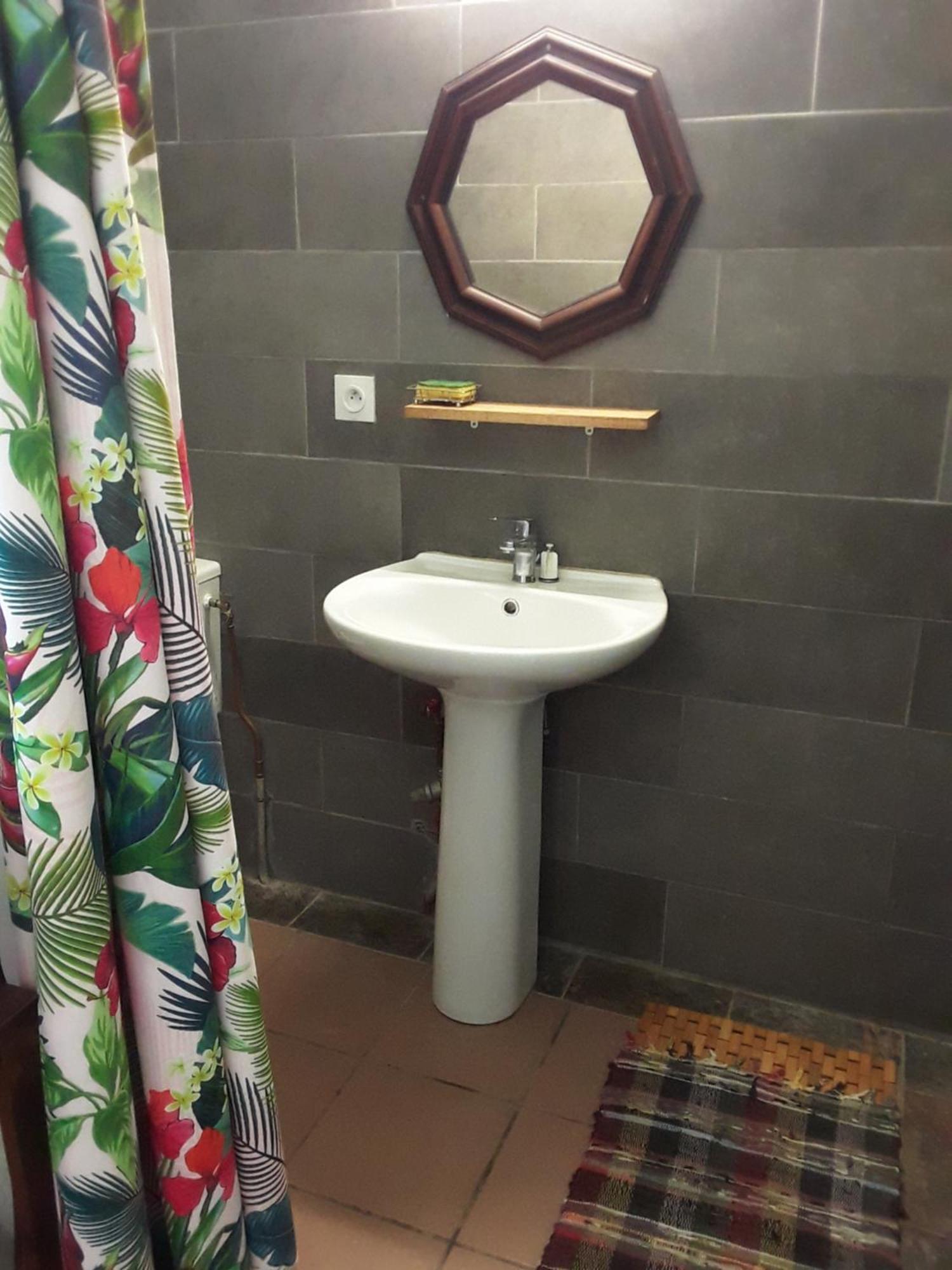 Le Tulear - Aux 4 Coins Du Monde Hotel Saint Pierre Room photo
