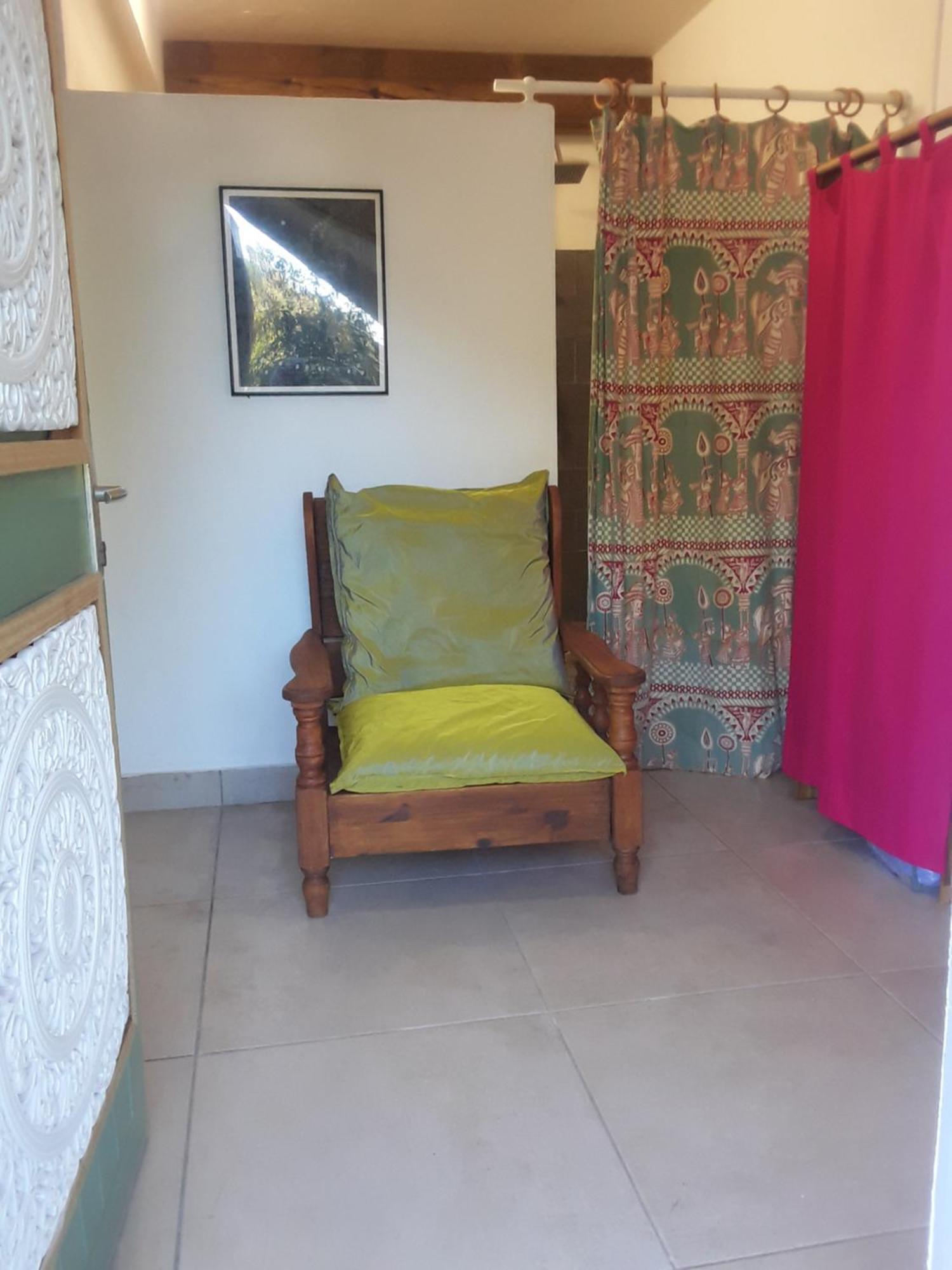 Le Tulear - Aux 4 Coins Du Monde Hotel Saint Pierre Room photo